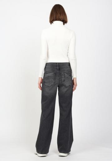 Клешеные джинсы