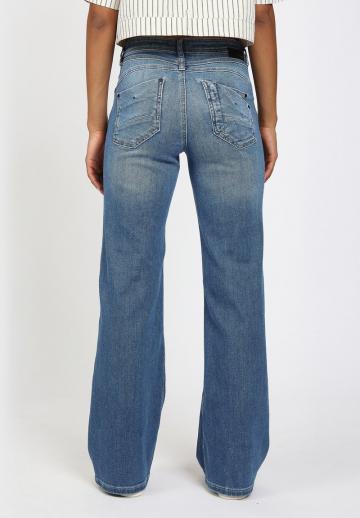 Прямые джинсы