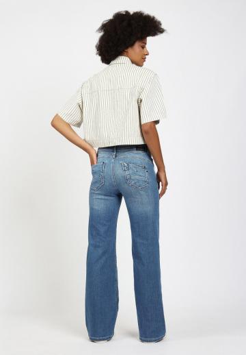Прямые джинсы