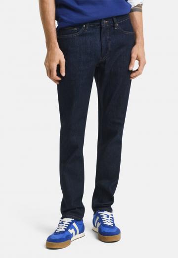 Узкие джинсы