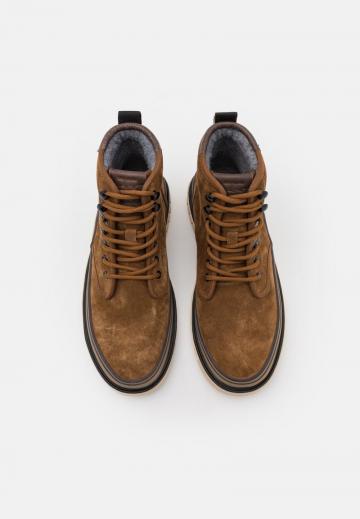 Ботинки на шнуровке