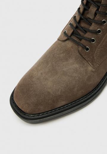 Ботинки на шнуровке