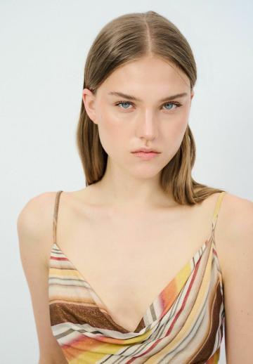 Топ на бретельках