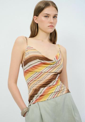 Топ на бретельках