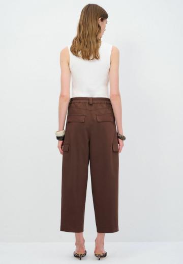 Брюки с накладными карманами
