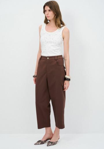 Брюки с накладными карманами