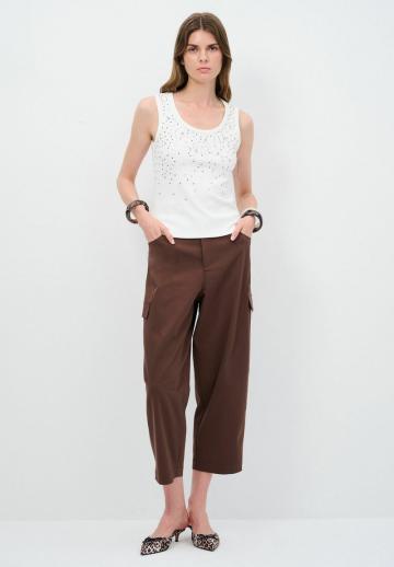 Брюки с накладными карманами