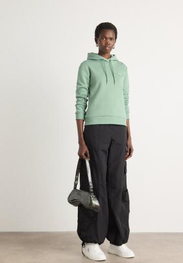 Пуловер с капюшоном