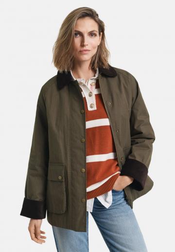 Куртка с накладнымит карманами