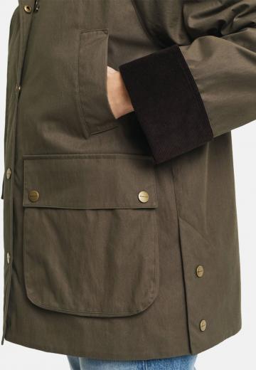 Куртка с накладнымит карманами