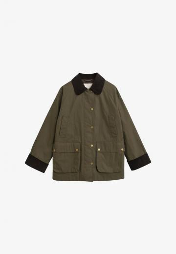 Куртка с накладнымит карманами