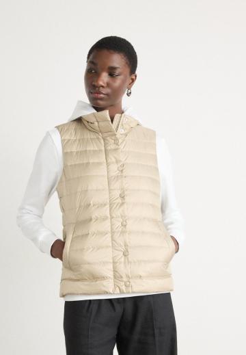 Пуховой жилет