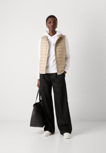 Пуховой жилет