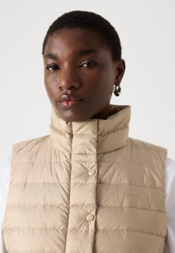 Пуховой жилет