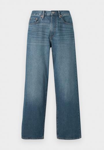 Свободные джинсы