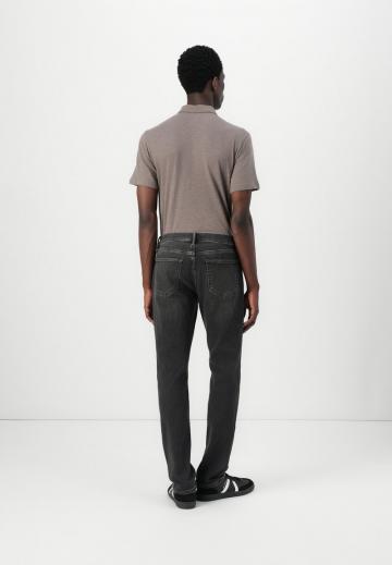 Узкие джинсы