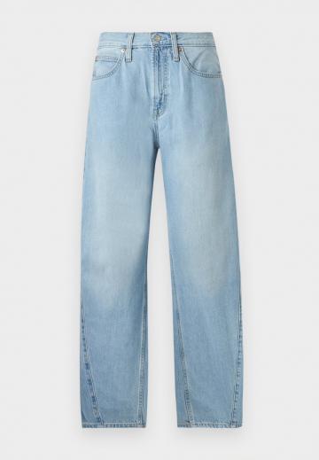 Свободные джинсы