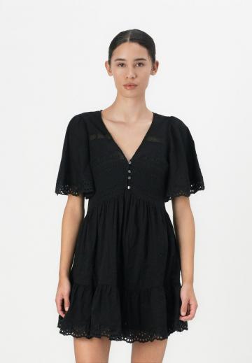 Короткое платье