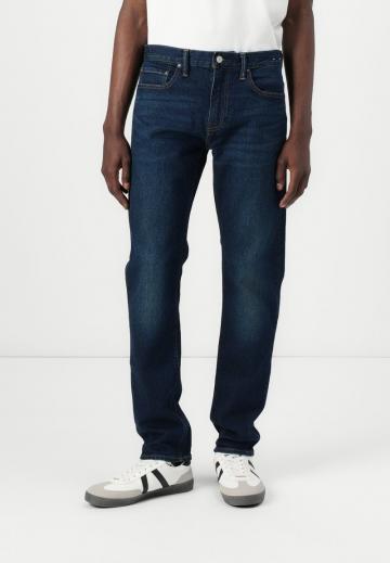 Узкие джинсы