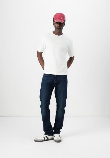 Узкие джинсы