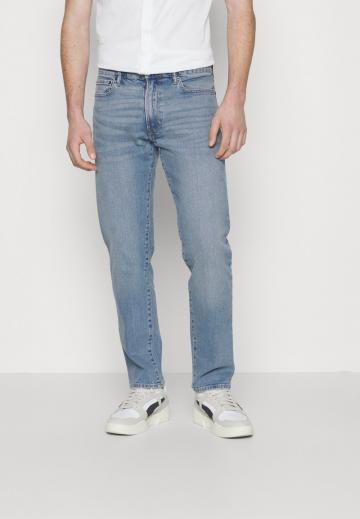 Узкие джинсы