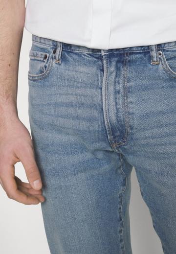 Узкие джинсы