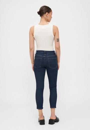 Короткие джинсы