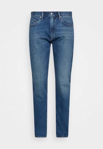 Узкие джинсы