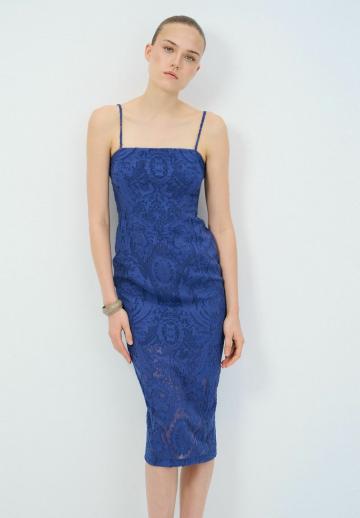 Платье футляр