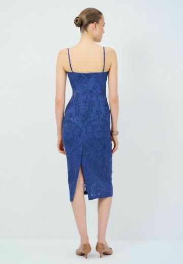 Платье футляр