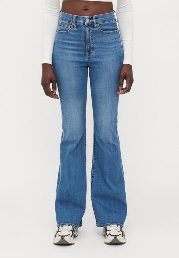 Клешеные джинсы
