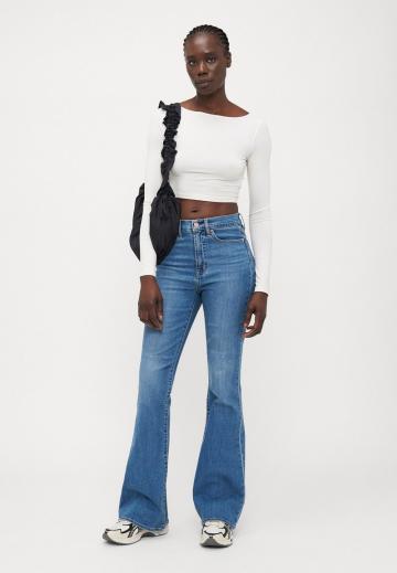 Клешеные джинсы