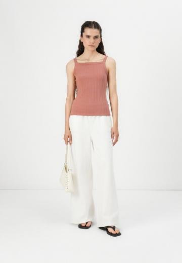 Топ на бретельках