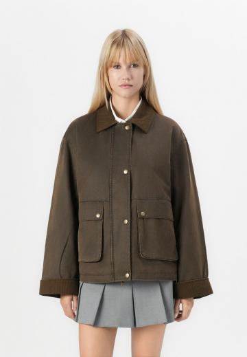 Куртка с накладнымит карманами