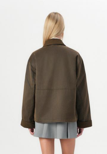 Куртка с накладнымит карманами