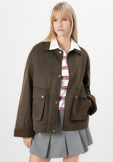 Куртка с накладнымит карманами