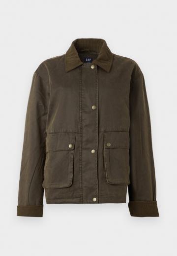 Куртка с накладнымит карманами