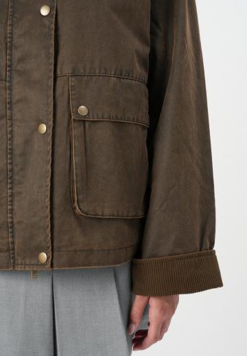 Куртка с накладнымит карманами