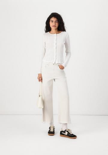 Короткие джинсы