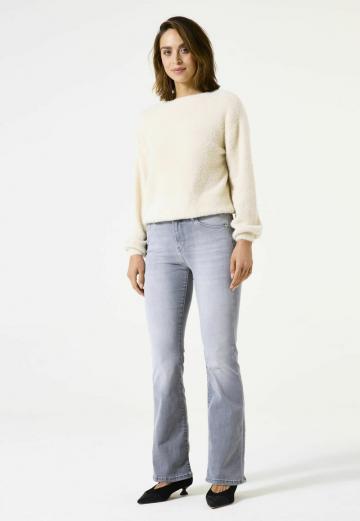 Клешеные джинсы