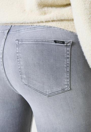 Клешеные джинсы