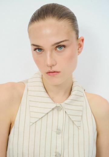 Блузка без рукавов