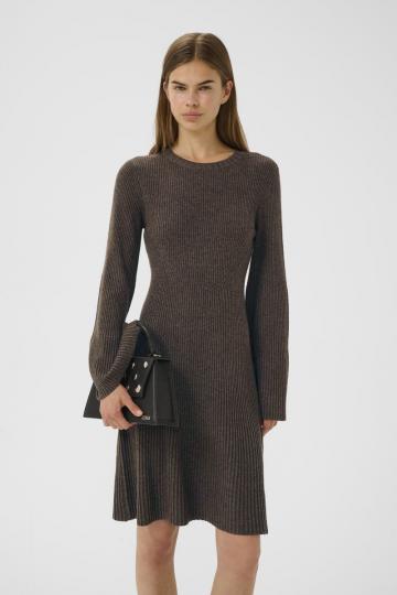 Вязаное платье