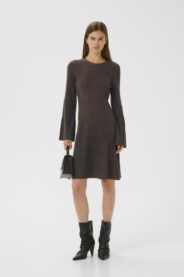 Вязаное платье