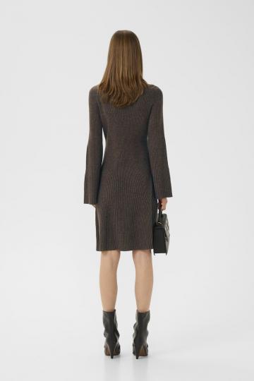 Вязаное платье