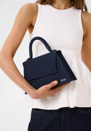 Блузка без рукавов