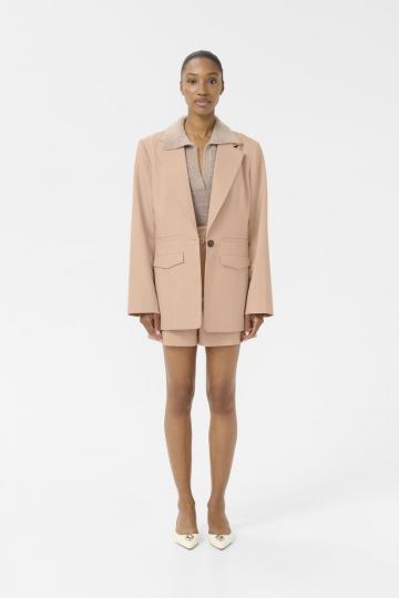 Блейзер с накладными карманами