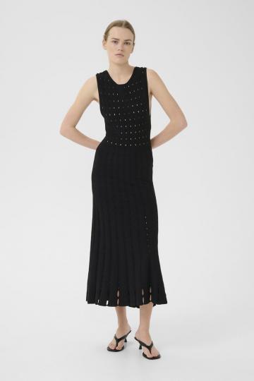 Вязаное платье