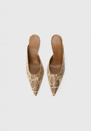 Босоножки на каблуке