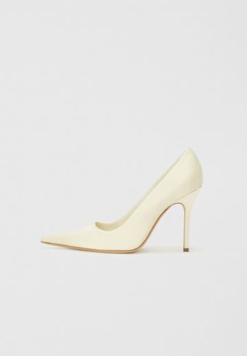 Туфли на высоком каблуке